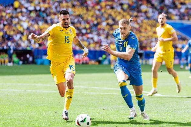 UEFA EURO 2024 Romania Ukraine 17 06 2024 duel Andonie Andrei Burca Romania, 15 , Artem Dovbyk Ukraine, 11 UEFA EURO 2024 Romania Ukraine Munich Football Arena, Munich on 17 06 2024 Copyright: xBEAUTIFULxSPORTS Wunderlx