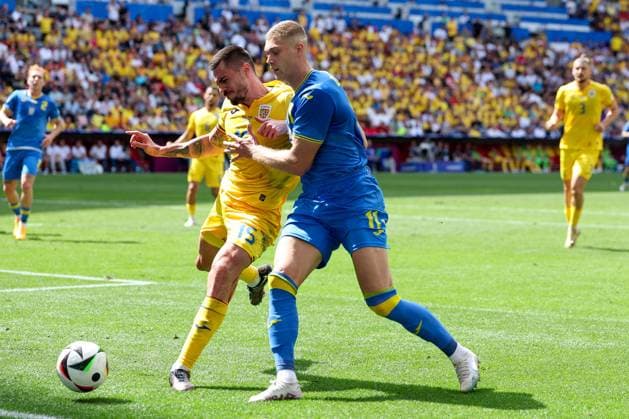 in duel, action, with Andrei Burca 15 Romaenien , Artem Dovbyk 11 Ukarine , Romania vs Ukraine Football, UEFA Euro 2024, Group stage, Matchday 1, 17 06 2024 Munich Bavaria Germany Copyright: xkolbert-press ChristianxKolbertx
