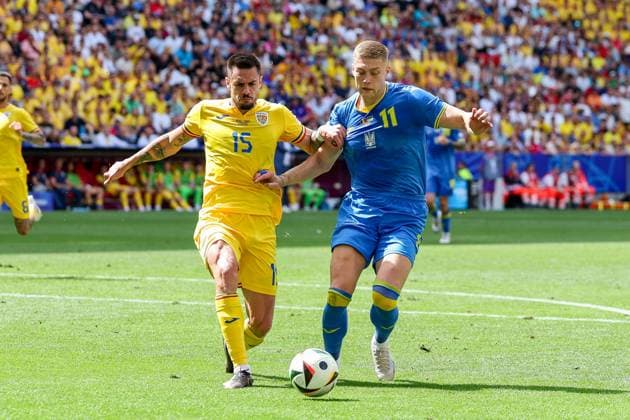in duel, action, with Andrei Burca 15 Romaenien , Artem Dovbyk 11 Ukarine , Romania vs Ukraine Football, UEFA Euro 2024, Group stage, Matchday 1, 17 06 2024 Munich Bavaria Germany Copyright: xkolbert-press ChristianxKolbertx