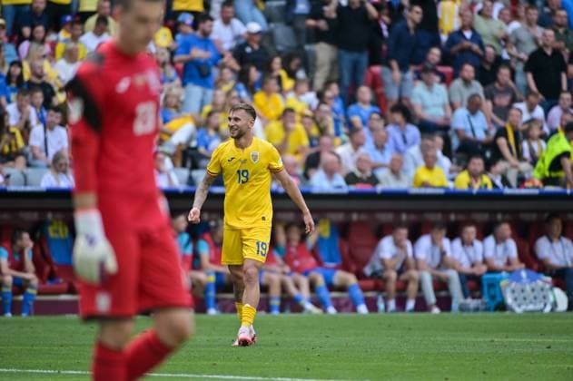 Picture shows from left to right disappointment at Lunin 23, goalkeeper Ukraine , jubilation at Dragus 19, Romania , 17 06 2024, Munich, Soccer, European Championship, Romania Ukraine, EVENT REGULATIONS PROHIBIT ANY USE OF PHOTOGRAPHS AS IMAGE SEQUENCES AND OR QUASI VIDEO xklx