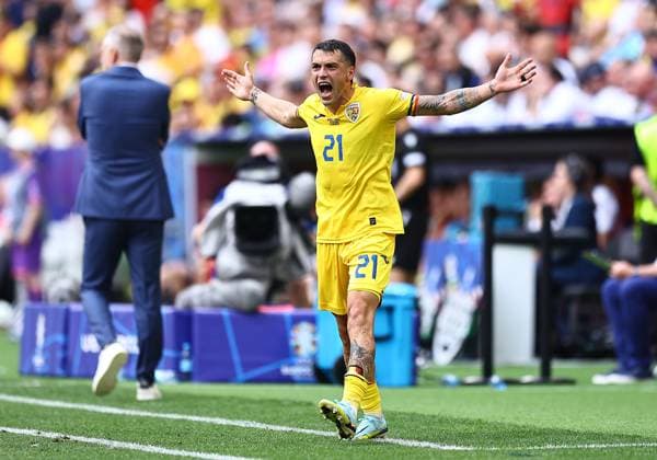 Nicolae Stanciu of Romania gestures to the crowd after being substituted Romania v Ukraine, UEFA European Championship, EM, Europameisterschaft 2024, Group E, Football, Munich Football Arena, Munich, Germany, 17 Jun 2024 EDITORIAL USE ONLY No use with unauthorised audio, video, data, fixture lists, club league logos or live services. Online in-match use limited to 120 images, no video emulation. No use in betting, games or single club league player publications. Copyright: xMichaelxZemanek Shutterstockx 14539636bl