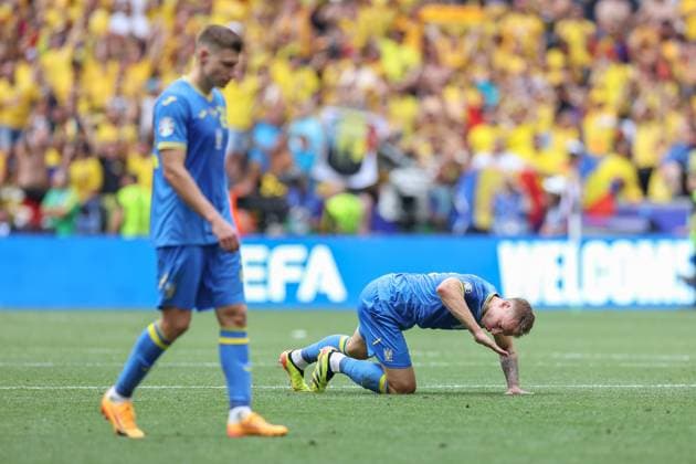 Soccer UEFA EURO 2024 Group Stage 1 Matchday Romania Ukraine on 17 06 2024 at Munich Football Arena in Munich The Romanian team celebrates the victory with their fans Fan xMSx