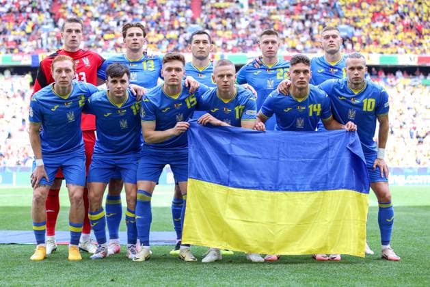 Soccer UEFA EURO 2024 Group Stage 1 Matchday Romania Ukraine on 17 06 2024 at the Munich Football Arena in Munich Team photo Team photo Ukraine back row f l n r Andriy Lunin Ukraine Illia Zabarnyi Ukraine Taras Stepanenko Ukraine Mykola Matviyenko Ukraine Volodymyr Brazhko Ukraine front row f l n r Yukhym Konoplia Ukraine Mykola Shaparenko Ukraine Viktor Tsygankov Ukraine Oleksandr Zinchenko Ukraine Georgiy Sudakov Ukraine Mykhailo Mudryk Ukraine xMSx