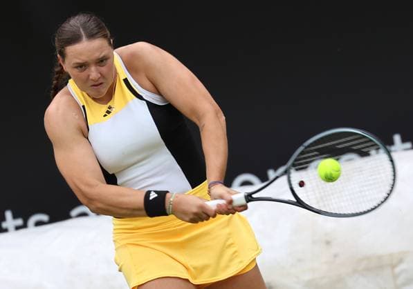 Berlin, 17 06 24, Tennis ecotrans Ladies Open Berlin at Steffi Graf Stadium Women, doubles, Hozumi and Ninomiya Japan Niemeier and Akugue Germany Niemeier returns a ball ecotrans Ladies Open Berlin 2024