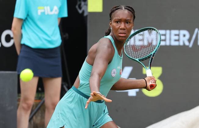 Berlin, 17 06 24, Tennis ecotrans Ladies Open Berlin at Steffi Graf Stadium Women, doubles, Hozumi and Ninomiya Japan Niemeier and Akugue Germany Akugue returns a ball ecotrans Ladies Open Berlin 2024