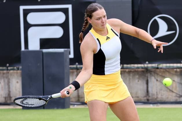 Berlin, 17 06 24, Tennis ecotrans Ladies Open Berlin at Steffi Graf Stadium Women, doubles, Hozumi and Ninomiya Japan Niemeier and Akugue Germany Niemeier returns a ball ecotrans Ladies Open Berlin 2024