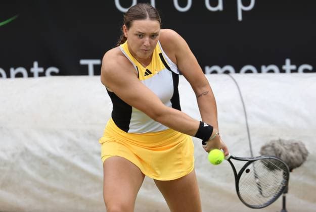 Berlin, 17 06 24, Tennis ecotrans Ladies Open Berlin at Steffi Graf Stadium Women, doubles, Hozumi and Ninomiya Japan Niemeier and Akugue Germany Niemeier returns a ball ecotrans Ladies Open Berlin 2024