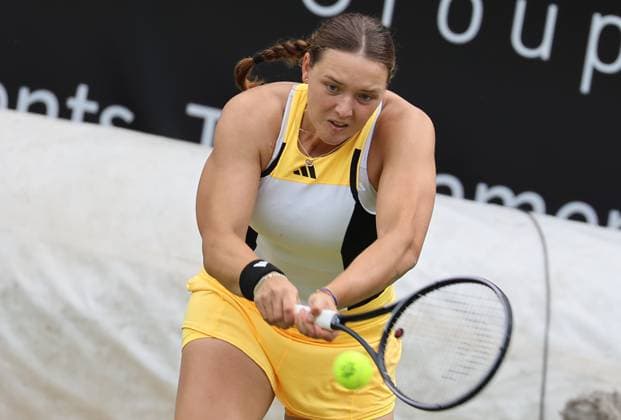 Berlin, 17 06 24, Tennis ecotrans Ladies Open Berlin at Steffi Graf Stadium Women, doubles, Hozumi and Ninomiya Japan Niemeier and Akugue Germany Niemeier returns a ball ecotrans Ladies Open Berlin 2024