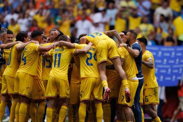 Team of Romania celebrate after winning game during UEFA EURO, EM, Europameisterschaft,Fussball 2024 game between national teams of Romania and Ukraine at Allianz Arena, Munich, Germany (Maciej Rogowski) Munich Allianz Arena Germany Copyright: xMaciejxRogowskix romukr-16