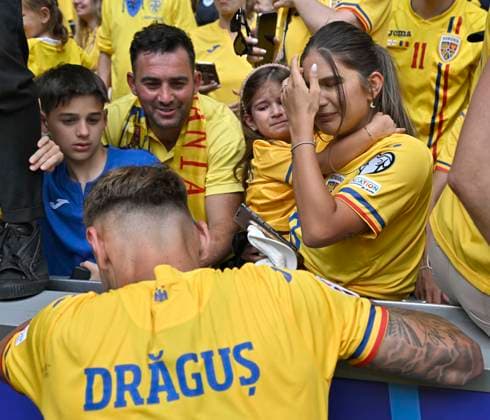 17 06 2024, Football UEFA EURO 2024, preliminary round, match 10, Romania Ukraine, in the Football Arena Munich Denis Dragus Romania with family