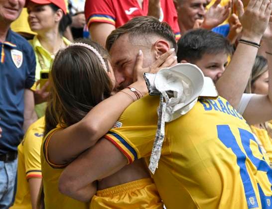 17 06 2024, Football UEFA EURO 2024, Preliminary round, Match 10, Romania Ukraine, at the Football Arena Munich Denis Dragus Romania kisses a girl