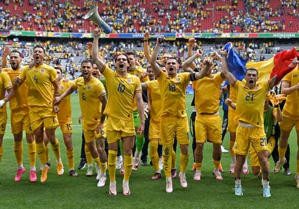 17 06 2024, Football UEFA EURO 2024, preliminary round, match 10, Romania Ukraine, in the Football Arena Munich Ianis Hagi Romania with megaphone