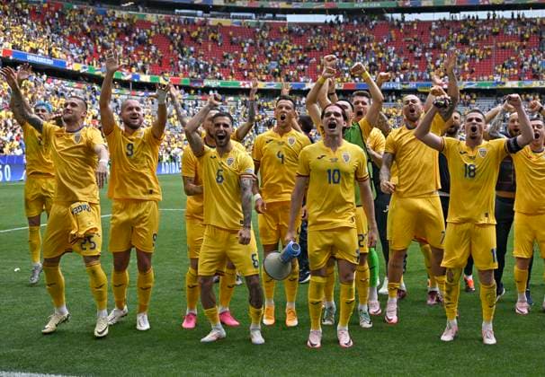 17 06 2024, Football UEFA EURO 2024, preliminary round, match 10, Romania Ukraine, in the Football Arena Munich Ianis Hagi Romania with megaphone