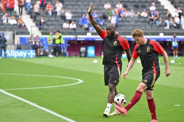 240617 EURO2024 BELGIUM VS SLOVAKIA Romelu Lukaku (10) of Belgium and Kevin De Bruyne (7) of Belgium pictured during warming up ahead of a soccer game between the national teams of Belgium, called the Red Devils and Slovakia on the first matchday in Group E in the group stage of the UEFA EURO, EM, Europameisterschaft,Fussball 2024 tournament , on Monday 17 June 2024 in Frankfurt , Germany . PHOTO SPORTPIX David Catry FRANKFURT GERMANY  Copyright: xx 463603