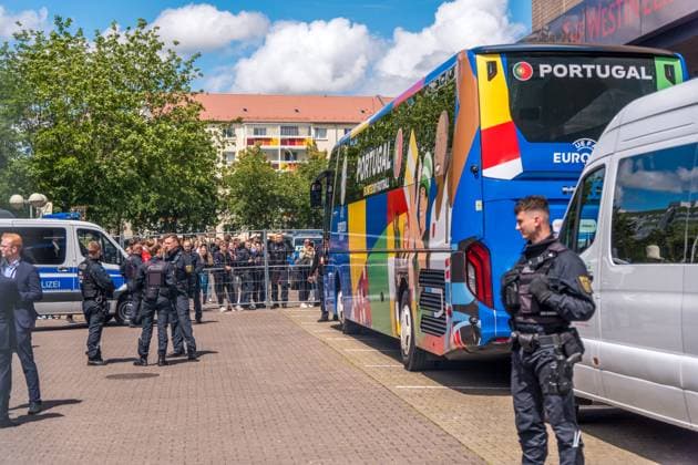 Arrival of Portugals national soccer team at the Westin Hotel before their preliminary round match against the Czech Republic in Leipzigs Central Stadium Around 250 people waited outside the hotel to catch a glimpse of the stars, but they didnt give the fans a second glance Arrival Portugal