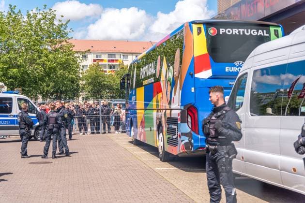 Arrival of Portugals national soccer team at the Westin Hotel before their preliminary round match against the Czech Republic in Leipzigs Central Stadium Around 250 people waited outside the hotel to catch a glimpse of the stars, but they didnt give the fans a second glance Arrival Portugal