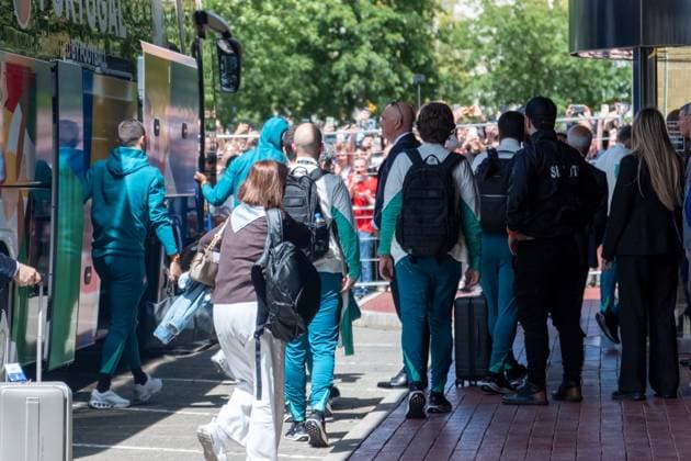 Arrival of Portugals national soccer team at the Westin Hotel before their preliminary round match against the Czech Republic in Leipzigs Central Stadium Around 250 people waited outside the hotel to catch a glimpse of the stars, but they didnt give the fans a second glance Arrival Portugal