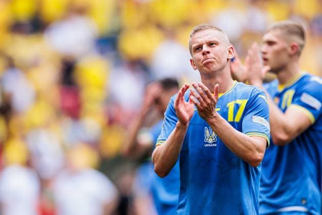 UEFA EURO 2024 Romania Ukraine 17 06 2024 Oleksandr Zinchenko Ukraine, 17 applauds towards fans UEFA EURO 2024 Romania Ukraine Munich Football Arena, Munich on 17 06 2024 Copyright: xBEAUTIFULxSPORTS Wunderlx