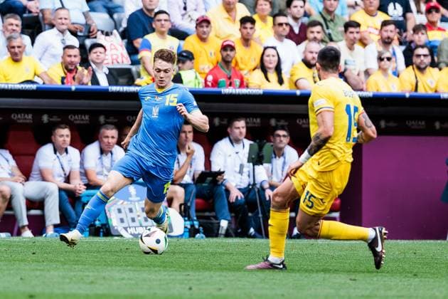 UEFA EURO 2024 Romania Ukraine 17 06 2024 duel Viktor Tsygankov Ukraine, 15 , Andonie Andrei Burca Romania, 15 UEFA EURO 2024 Romania Ukraine Munich Football Arena, Munich on 17 06 2024 Copyright: xBEAUTIFULxSPORTS Wunderlx