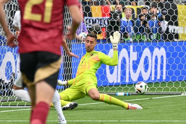 240617 EURO2024 BELGIUM VS SLOVAKIA Ivan Schranz (26) of Slovakia scores the 0-1 goal past Koen Casteels (1) of Belgium during a soccer game between the national teams of Belgium, called the Red Devils and Slovakia on the first matchday in Group E in the group stage of the UEFA EURO, EM, Europameisterschaft,Fussball 2024 tournament , on Monday 17 June 2024 in Frankfurt , Germany . PHOTO SPORTPIX David Catry FRANKFURT GERMANY  Copyright: xx 463608