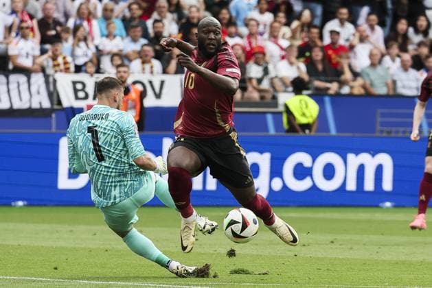 Belgium s Romelu Lukaku and Slovakia s goalkeeper Martin Dubravka fight for the ball during a soccer game between Belgian national soccer team Red Devils and Slovakia, Monday 17 June 2024 in Frankfurt Am Main, Germany, the first match in the group stage of the UEFA EURO, EM, Europameisterschaft,Fussball 2024 European championships. BRUNOxFAHY  x94745030x