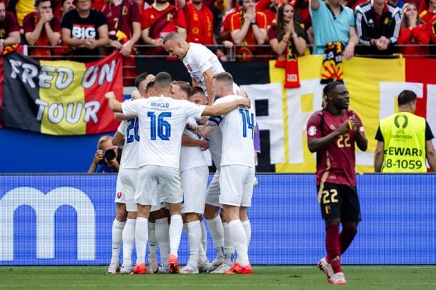 240617 Players of Slovakia celebrate after the 0 1 goal by Ivan Schranz during the UEFA Euro 2024 Football Championship match between Belgium and Slovakia on June 17, 2024 in Frankfurt Photo Mathias Bergeld BILDBYRAN kod MB MB0937 fotboll football soccer fotballs em europamästerskap em uefa euro uefa european football championship euro 2024 belgien belgium slovakien slovakia bbeng jubel  Copyright: MATHIASxBERGELD BB240617MB038