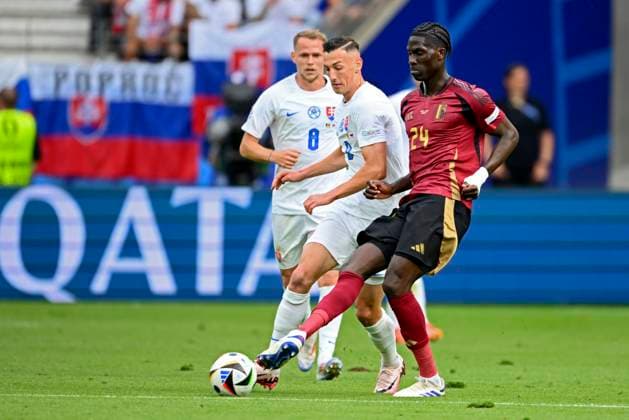 Belgium v Slovakia Group E - UEFA EURO, EM, Europameisterschaft,Fussball 2024 FRANKFURT AM MAIN, GERMANY - JUNE 17 : Onana Amadou midfielder of Belgium during the UEFA EURO 2024 European Football Championship tournament group E stage match between Belgium and Slovakia at Frankfurt Arena on June 17, 2024 in Frankfurt am Main, Germany, 17 06 2024 Frankfurt am Main Germany  Copyright: xVincentxKalutx