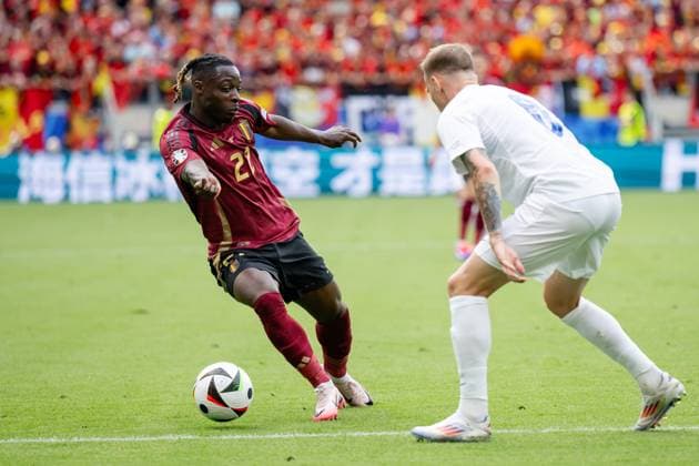 240617 Jeremy Doku of Belgium and Ondrej Duda of Slovakia during the UEFA Euro 2024 Football Championship match between Belgium and Slovakia on June 17, 2024 in Frankfurt Photo Mathias Bergeld BILDBYRAN code MB MB0937 fotboll football soccer fotballs em europamästerskap em uefa euro uefa european football championship euro 2024 belgien belgium slovakien slovakia bbeng  Copyright: MATHIASxBERGELD BB240617MB043