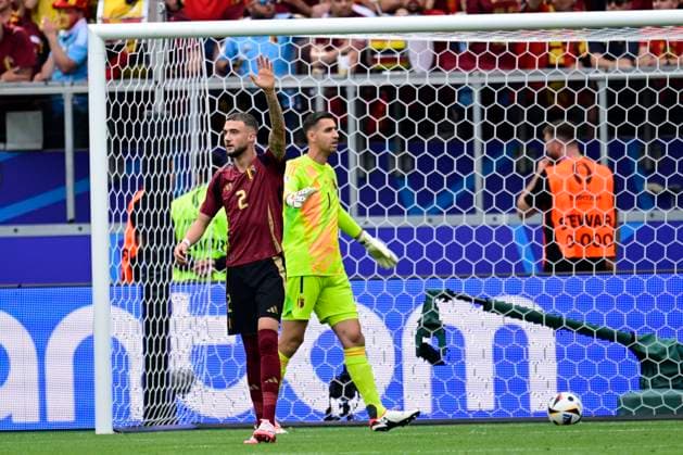 Belgium v Slovakia Group E - UEFA EURO, EM, Europameisterschaft,Fussball 2024 FRANKFURT AM MAIN, GERMANY - JUNE 17 : Casteels Koen goalkeeper of Belgium and Debast Zeno defender of Belgium reacting on the openings goal of Slovakia during the UEFA EURO 2024 European Football Championship tournament group E stage match between Belgium and Slovakia at Frankfurt Arena on June 17, 2024 in Frankfurt am Main, Germany, 17 06 2024 Frankfurt am Main Germany  Copyright: xPeterxDexVoechtx