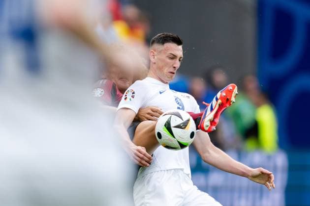 240617 Wout Faes of Belgium and Robert Bozenik of Slovakia during the UEFA Euro 2024 Football Championship match between Belgium and Slovakia on June 17, 2024 in Frankfurt Photo Mathias Bergeld BILDBYRAN code MB MB0937 fotboll football soccer fotballs em europamästerskap em uefa euro uefa european football championship euro 2024 belgien belgium slovakien slovakia bbeng  Copyright: MATHIASxBERGELD BB240617MB046