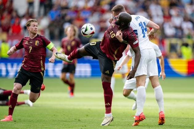 240617 Romelu Lukaku of Belgium and Milan Skriniar of Slovakia during the UEFA Euro 2024 Football Championship match between Belgium and Slovakia on June 17, 2024 in Frankfurt Photo Mathias Bergeld BILDBYRAN code MB MB0937 fotboll football soccer fotballs em europamästerskap em uefa euro uefa european football championship euro 2024 belgien belgium slovakien slovakia bbeng  Copyright: MATHIASxBERGELD BB240617MB048