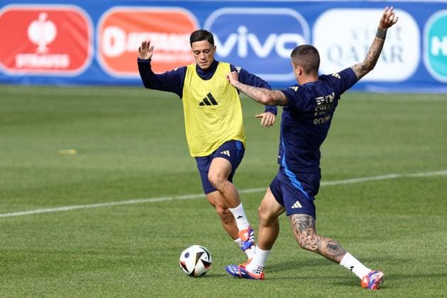 Training Session Giacomo Raspadori of Italy battle for the ball during Italy training session at Hemberg-Stadion on June 17, 2024 in Iserlohn, Germany . Iserlohn Hemberg-Stadion Germany Copyright: xMarcoxCanonierox