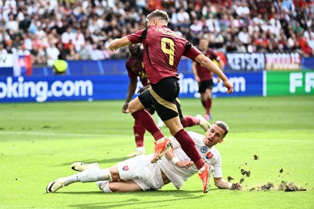 240617 EURO2024 BELGIUM VS SLOVAKIA Leandro Trossard (9) of Belgium battles for the ball with Peter Pekarik (2) of Slovakia during a soccer game between the national teams of Belgium, called the Red Devils and Slovakia on the first matchday in Group E in the group stage of the UEFA EURO, EM, Europameisterschaft,Fussball 2024 tournament , on Monday 17 June 2024 in Frankfurt , Germany . PHOTO SPORTPIX Maarten Straetemans FRANKFURT GERMANY  Copyright: xx 463634
