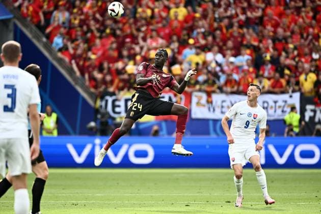 240617 EURO2024 BELGIUM VS SLOVAKIA Amadou Onana (24) of Belgium pictured in action with the ball during a soccer game between the national teams of Belgium, called the Red Devils and Slovakia on the first matchday in Group E in the group stage of the UEFA EURO, EM, Europameisterschaft,Fussball 2024 tournament , on Monday 17 June 2024 in Frankfurt , Germany . PHOTO SPORTPIX Maarten Straetemans FRANKFURT GERMANY  Copyright: xx 463658