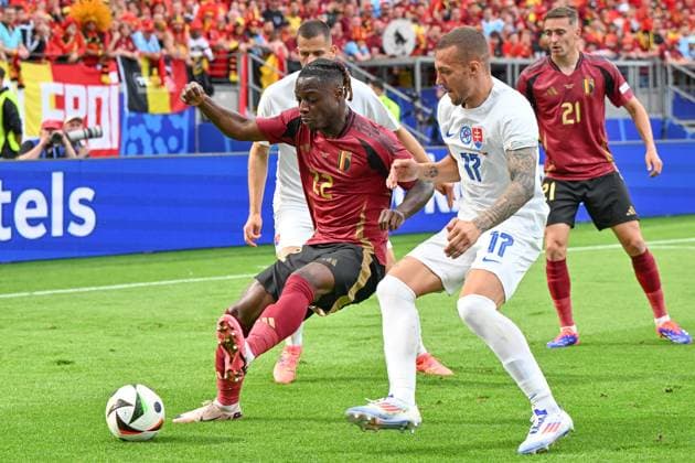 240617 EURO2024 BELGIUM VS SLOVAKIA Jeremy Doku (22) of Belgium fighting for the ball with Lukas Haraslin (17) of Slovakia during a soccer game between the national teams of Belgium, called the Red Devils and Slovakia on the first matchday in Group E in the group stage of the UEFA EURO, EM, Europameisterschaft,Fussball 2024 tournament , on Monday 17 June 2024 in Frankfurt , Germany . PHOTO SPORTPIX David Catry FRANKFURT GERMANY  Copyright: xx 463664