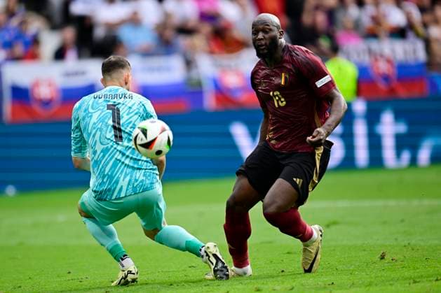 Belgium v Slovakia Group E - UEFA EURO, EM, Europameisterschaft,Fussball 2024 FRANKFURT AM MAIN, GERMANY - JUNE 17 : Lukaku Romelu forward of Belgium missing the opportunity in front of Martin Dubravka goalkeeper of Slovakia during the UEFA EURO 2024 European Football Championship tournament group E stage match between Belgium and Slovakia at Frankfurt Arena on June 17, 2024 in Frankfurt am Main, Germany, 17 06 2024 Frankfurt am Main Germany  Copyright: xPeterxDexVoechtx