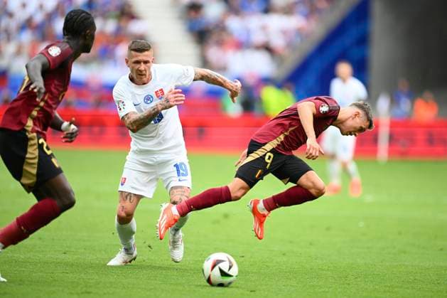 Belgium v Slovakia Group E - UEFA EURO, EM, Europameisterschaft,Fussball 2024 FRANKFURT AM MAIN, GERMANY - JUNE 17 : Juraj Kucka midfielder of Slovakia and Trossard Leandro forward of Belgium during the UEFA EURO 2024 European Football Championship tournament group E stage match between Belgium and Slovakia at Frankfurt Arena on June 17, 2024 in Frankfurt am Main, Germany, 17 06 2024 Frankfurt am Main Germany  Copyright: xVincentxKalutx