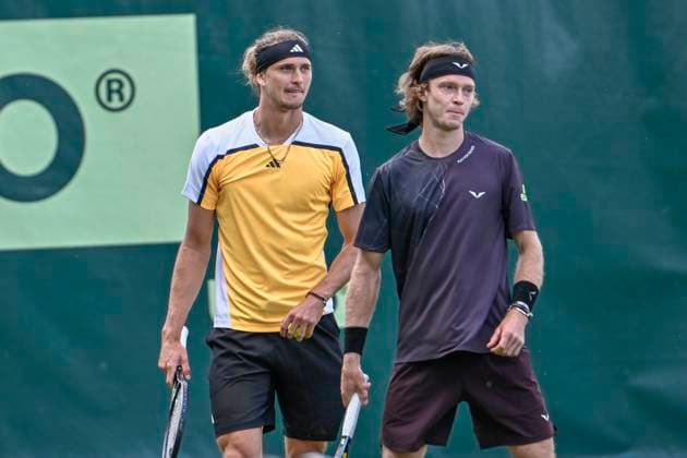 Alexander Zverev GER, Andrey Rublev 17 06 2024 Tennis Terra Wortmann Open, ATP World Tour 500, , OWL ARENA, Halle Westfalen , NRW Germany Copyright: xpepphotox xHorstxMauelshagenx pep00321, pep_20240617_hm