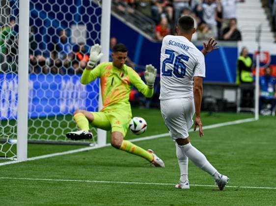 17 06 2024, xpsx, UEFA Euro 2024 preliminary round, Belgium Slovakia v l Goal to 0 1 Goalscorer Ivan Schranz Slovakia , Koen Casteels Belgium DFL DFB REGULATIONS PROHIBIT ANY USE OF PHOTOGRAPHS as IMAGE SEQUENCES and or QUASI VIDEO emspor Frankfurt