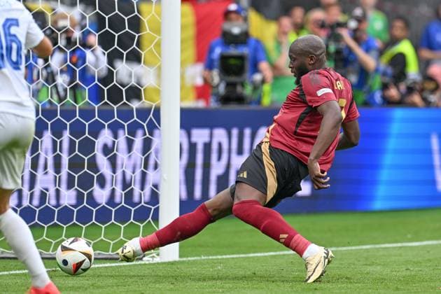240617 EURO2024 BELGIUM VS SLOVAKIA Romelu Lukaku (10) of Belgium scores the 1-1 equalizer goal from outside position , the goal will be disallowed by the VAR during a soccer game between the national teams of Belgium, called the Red Devils and Slovakia on the first matchday in Group E in the group stage of the UEFA EURO, EM, Europameisterschaft,Fussball 2024 tournament , on Monday 17 June 2024 in Frankfurt , Germany . PHOTO SPORTPIX David Catry FRANKFURT GERMANY  Copyright: xx 463745