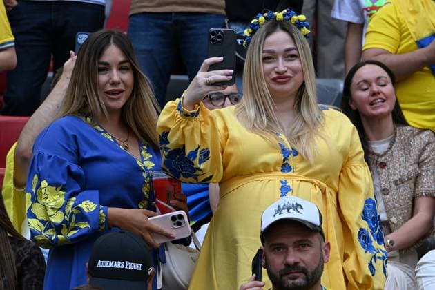 17 06 2024, xsltx, European Football Championship 2024, Romania Ukraine emspor, v l emotions, fans, atmosphere, flags, logo, Ukraine, blue yellow spectators, jerseys DFL DFB REGULATIONS PROHIBIT ANY USE OF PHOTOGRAPHS as IMAGE SEQUENCES and or QUASI VIDEO Munich