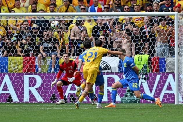 17 06 2024, xsltx, Football EM 2024, Romania Ukraine emspor, v l Nicolae Claudiu Stanciu Romania Romania scores the goal 1 0 Andrii Lunin Ukraine DFL DFB REGULATIONS PROHIBIT ANY USE OF PHOTOGRAPHS as IMAGE SEQUENCES and or QUASI VIDEO Munich