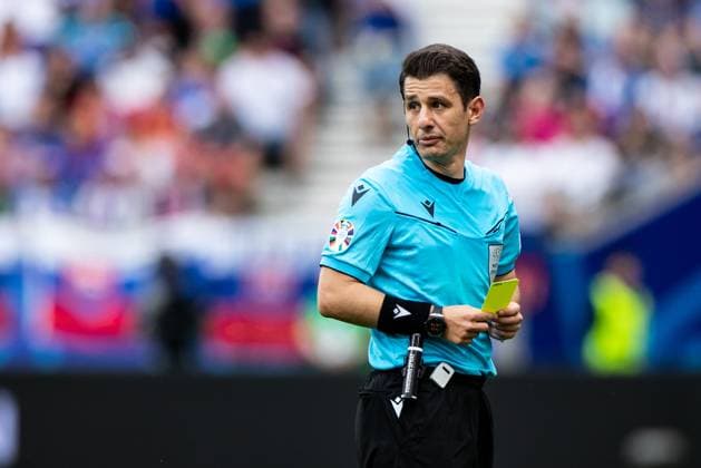 UEFA EURO 2024 Belgium Slovakia 17 06 2024 Halil Umut Meler Turkey, Referee , Yellow card UEFA EURO 2024 Belgium Slovakia Frankfurt Arena, Frankfurt am Main 17 06 2024 Copyright: xBEAUTIFULxSPORTS Buriakovx