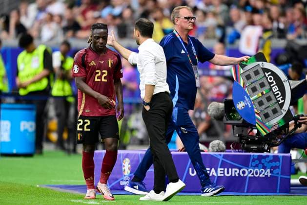 Belgium v Slovakia Group E - UEFA EURO, EM, Europameisterschaft,Fussball 2024 FRANKFURT AM MAIN, GERMANY - JUNE 17 : Tedesco Domenico head coach of Belgium comforts Doku Jeremy forward of Belgium during the UEFA EURO 2024 European Football Championship tournament group E stage match between Belgium and Slovakia at Frankfurt Arena on June 17, 2024 in Frankfurt am Main, Germany, 17 06 2024 Frankfurt am Main Germany  Copyright: xPeterxDexVoechtx
