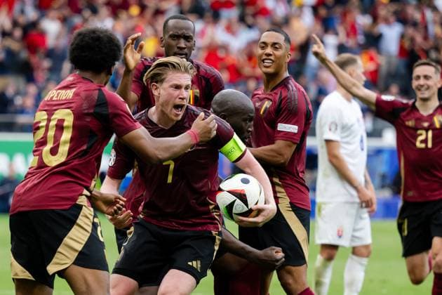 240617 Kevin De Bruyne and Romelu Lukaku of Belgium celebrate a goal that was later disallowed during the UEFA Euro 2024 Football Championship match between Belgium and Slovakia on June 17, 2024 in Frankfurt Photo Mathias Bergeld BILDBYRAN kod MB MB0937 fotboll football soccer fotballs em europamästerskap em uefa euro uefa european football championship euro 2024 belgien belgium slovakien slovakia bbeng jubel  Copyright: MATHIASxBERGELD BB240617MB104