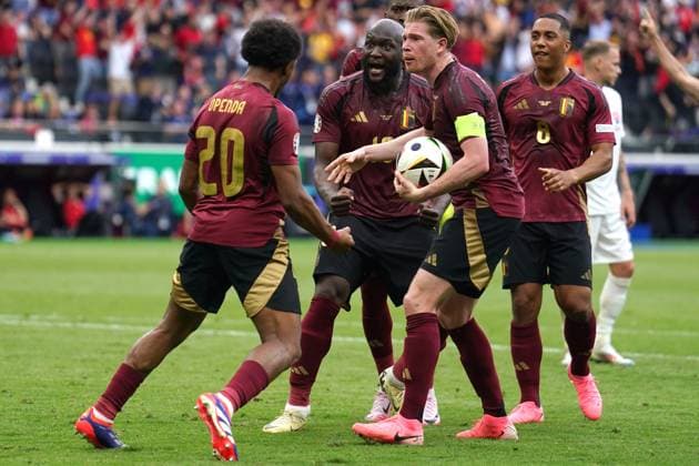 2024-06-17 Belgium v Slovakia - Group E - UEFA EURO, EM, Europameisterschaft,Fussball 2024 FRANKFURT, GERMANY - JUNE 17: Romelu Lukaku of Belgium, Lois Openda of Belgium, Kevin De Bruyne of Belgium after scoring the goal but it was offside during the Group E - UEFA EURO 2024 match between Belgium and Slovakia at Deutsche Bank Park on June 17, 2024 in Frankfurt, Germany. (Photo by Joris Verwijst BSR Agency) Frankfurt Germany Content not available for redistribution in The Netherlands directly or indirectly through any third parties. Copyright: xBSRxAgencyx