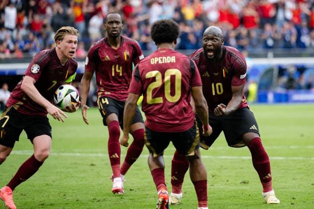 Sport Themen der Woche KW25 Sport Bilder des Tages 240617 Kevin De Bruyne, Ikoma-Lois Openda and Romelu Lukaku of Belgium celebrate a goal that was later disallowed during the UEFA EURO, EM, Europameisterschaft,Fussball 2024 Football Championship match between Belgium and Slovakia on June 17, 2024 in Frankfurt. Photo: Mathias Bergeld BILDBYRAN kod MB MB0937 fotboll football soccer fotball fotbolls-em europamästerskap em uefa euro uefa european football championship euro 2024 belgien belgium slovakien slovakia bbeng jubel *** 240617 Kevin De Bruyne, Ikoma Lois Openda and Romelu Lukaku of Belgium celebrate a goal that was later disallowed during the UEFA Euro 2024 Football Championship match between Belgium and Slovakia on June 17, 2024 in Frankfurt Photo Mathias Bergeld BILDBYRAN kod MB MB0937 fotboll football soccer fotballs em europamästerskap em uefa euro uefa european football championship euro 2024 belgien belgium slovakien slovakia bbeng jubel  Copyright: MATHIASxBERGELD BB240617MB109