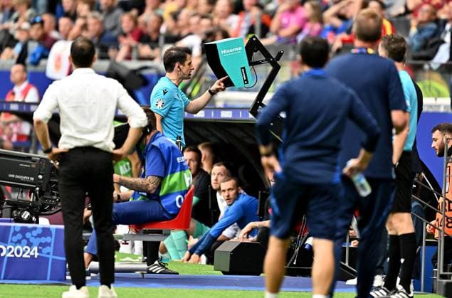 17 06 2024, xscotx, European Football Championship 2024, Belgium Slovakia, emspor, v l Referee Referee Halil Umut Meler Turkey Turkey Video evidence Video assist Video evidence TV evidence Frankfurt am Main