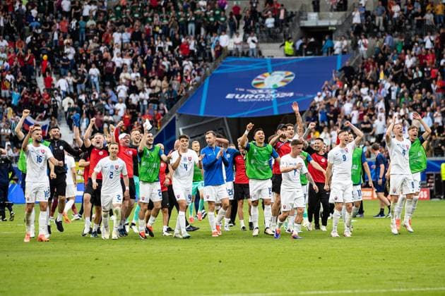 Final score 0 1 Slovakia beats Belgium Mega jubilation in the team of Slovakia GER, Belgium BEL vs Slovakia SVK , European Football Championship, UEFA EURO 2024, Group E, Matchday 1, 17 06 2024 DFB DFL REGULATIONS PROHIBIT ANY USE OF PHOTOGRAPHS AS IMAGE SEQUENCES AND OR QUASI VIDEO GER, Belgium BEL vs Slovakia SVK , European Football Championship, UEFA EURO 2024, Group E, Matchday 1, 17 06 2024 Frankfurt Copyright: xEibner-Pressefoto RogerxBuerkex EP