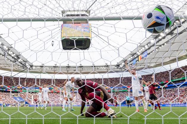240617 Romelu Lukaku of Belgium with a disallowed goal during the UEFA Euro 2024 Football Championship match between Belgium and Slovakia on June 17, 2024 in Frankfurt Photo Mathias Bergeld BILDBYRAN code MB MB0937 fotboll football soccer fotballs em europamästerskap em uefa euro uefa european football championship euro 2024 belgien belgium slovakien slovakia bbeng  Copyright: MATHIASxBERGELD BB240617MB142